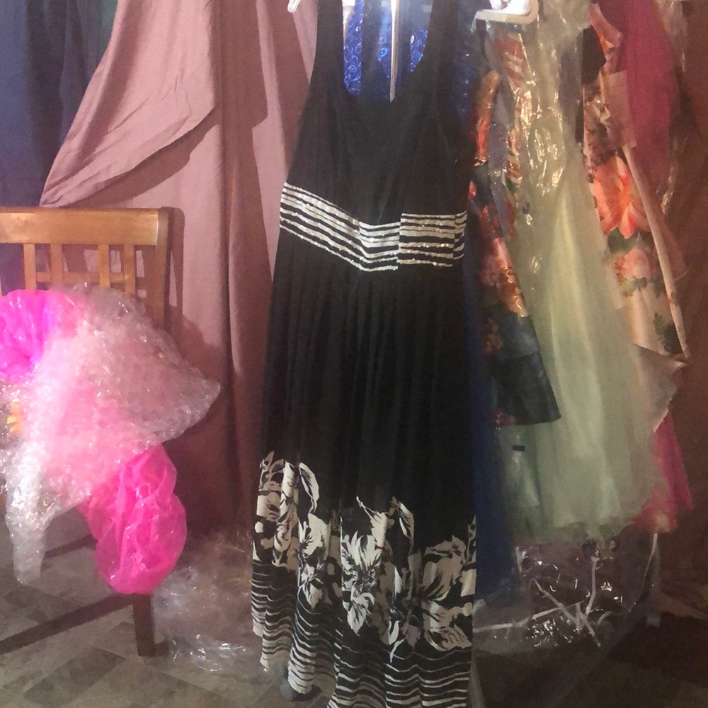 Size 14 Woman black and white dress